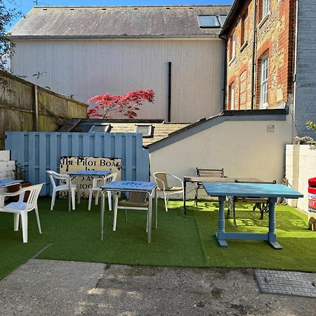 The Pilot Boat Inn, Isle Of Wight Бембридж Экстерьер фото